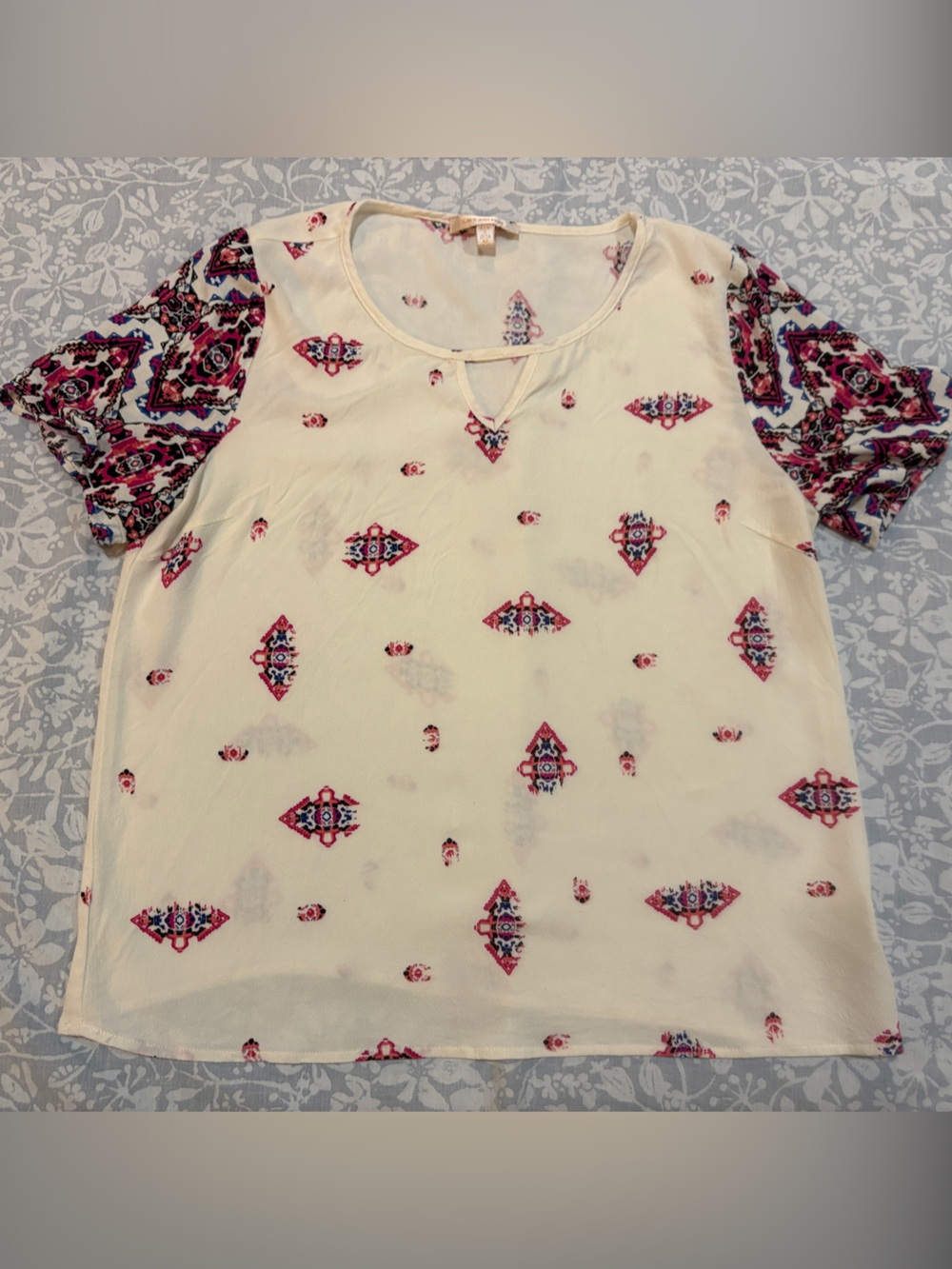 Skies Are Blue Cream Short Sleeve Top with Geometric Print, Size M
